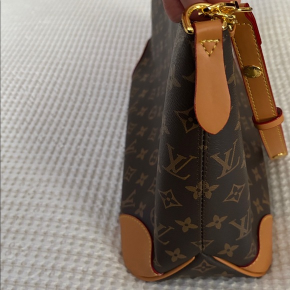 Fashion Shoulder Bag with Tan Accents and beautiful gold hardware - Picture 9 of 9